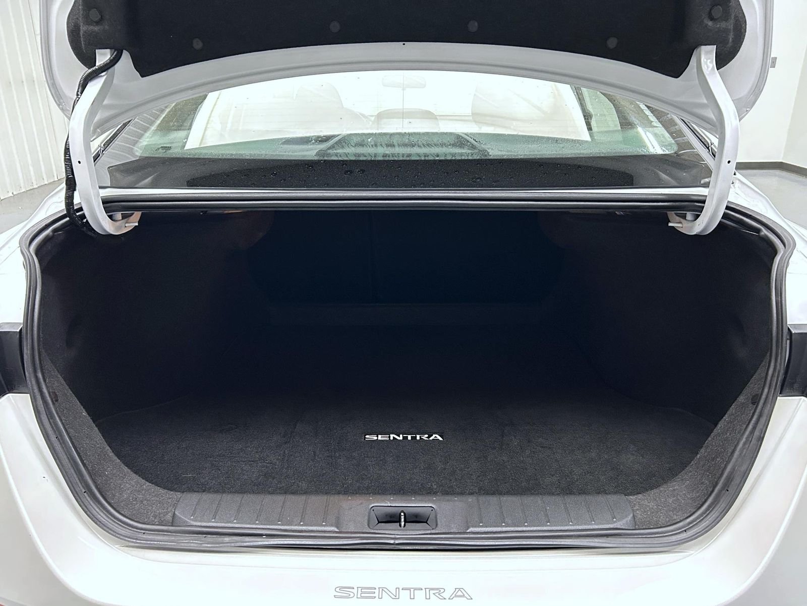 Used 2024 White Nissan SR image 21