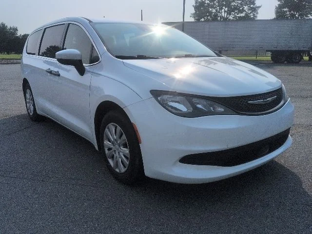 Used 2021 White Chrysler L image 4