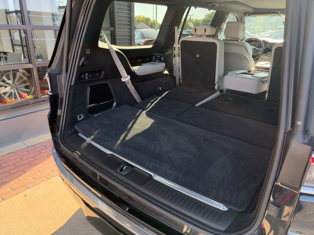 Used 2025 Black Jeep Base image 9
