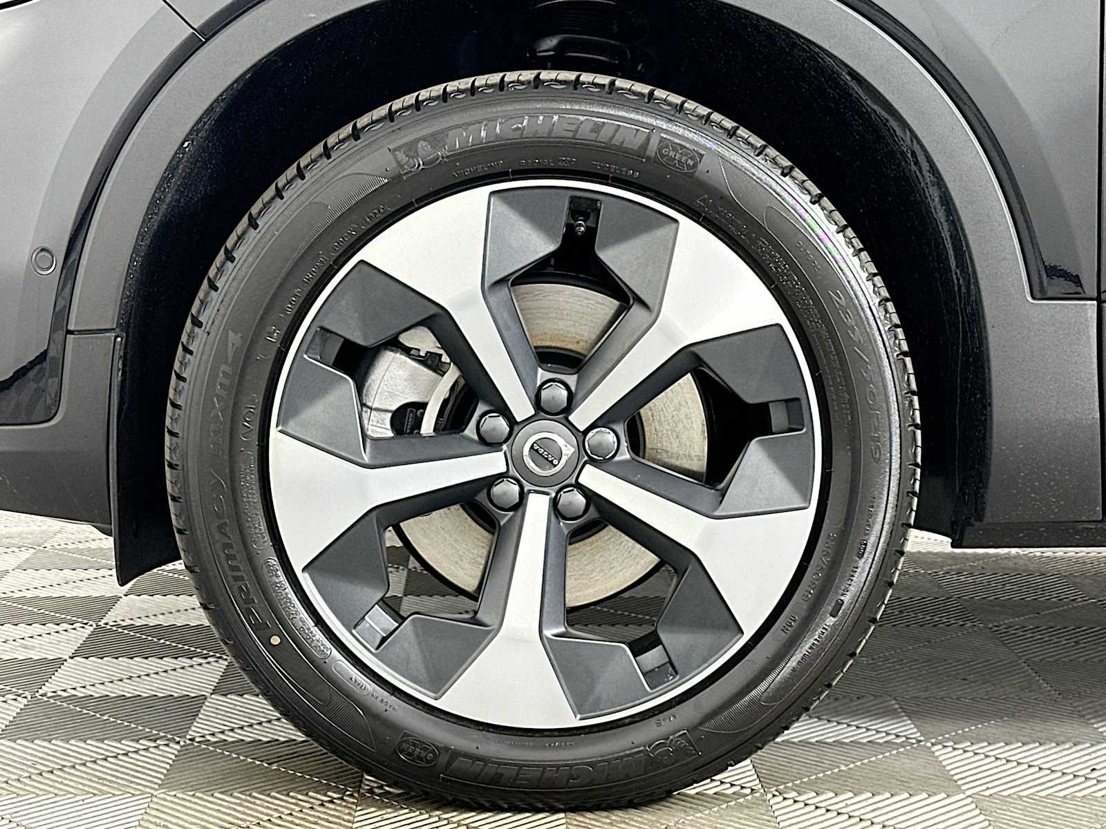 2025 Volvo XC40 Plus - Photo 27