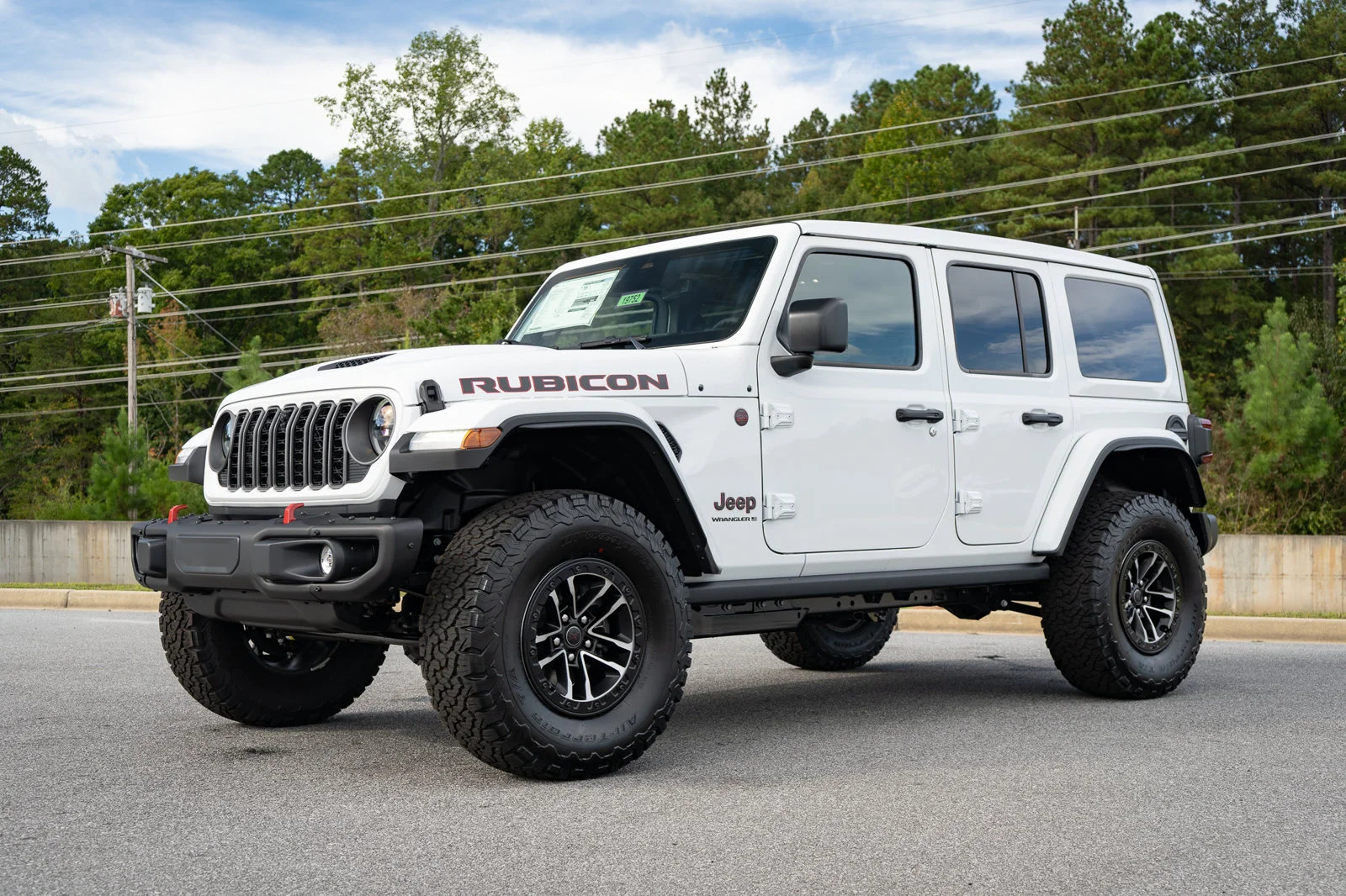 New 2027 Bright White Clear-Coat Paint Jeep Rubicon X image 10