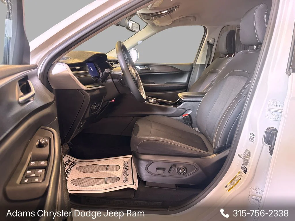 Used 2023 White Jeep Laredo image 15