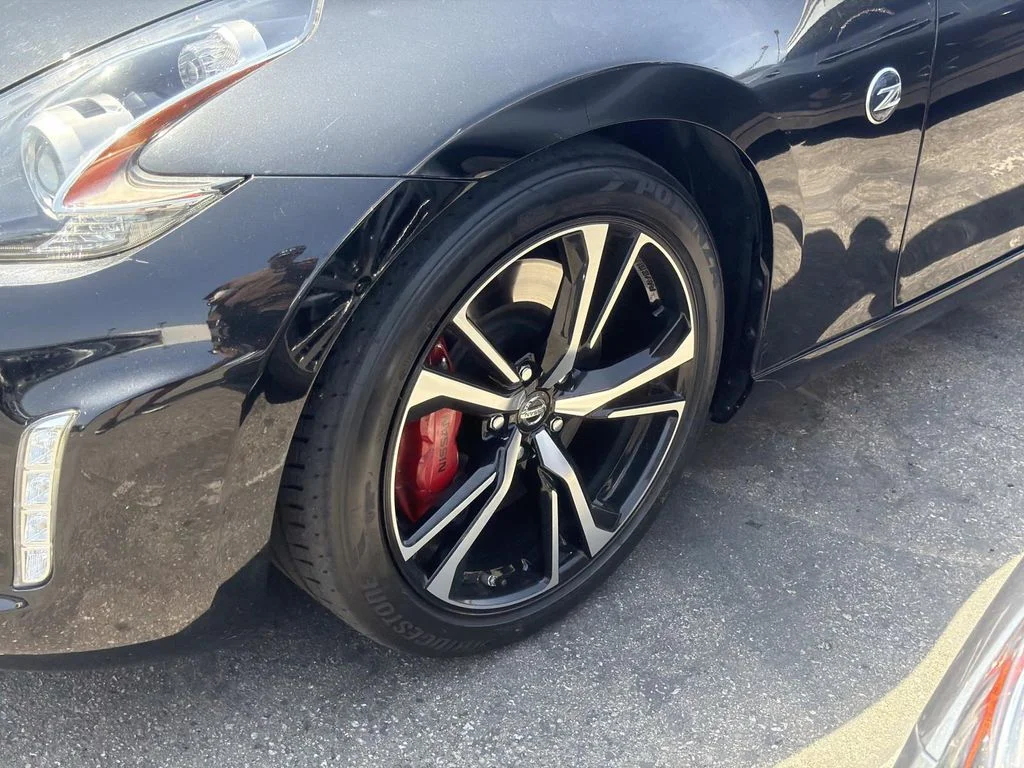 Used 2020 Magnetic Black Pearl Nissan Sport Touring image 7