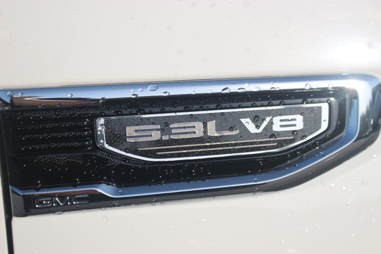 Used 2025 Summit White GMC SLT image 10