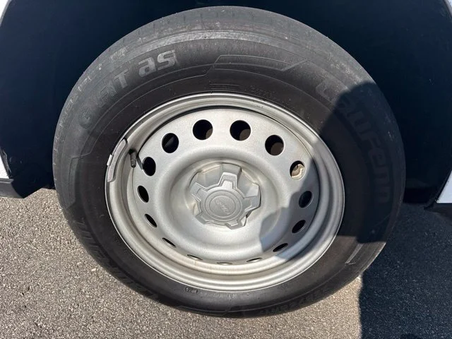 Used 2024  Ford XL image 13