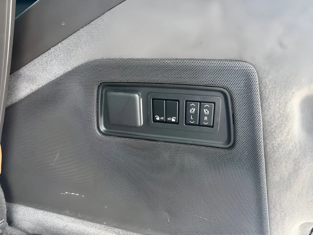 Used 2022 Crystal White Tricoat Cadillac Premium Luxury image 35