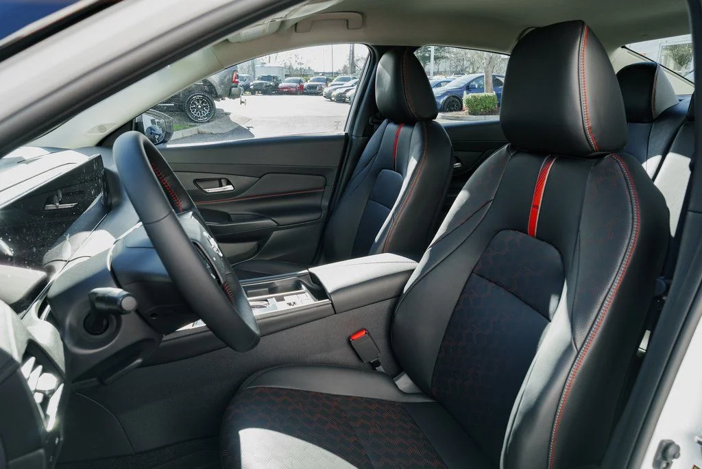 New 2026 Aspen White TriCoat / Super Black Two-tone Nissan SR image 20