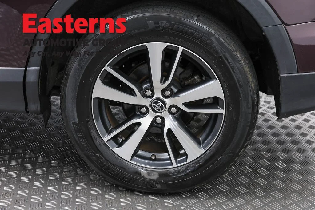 Used 2016 Black Toyota XLE image 34