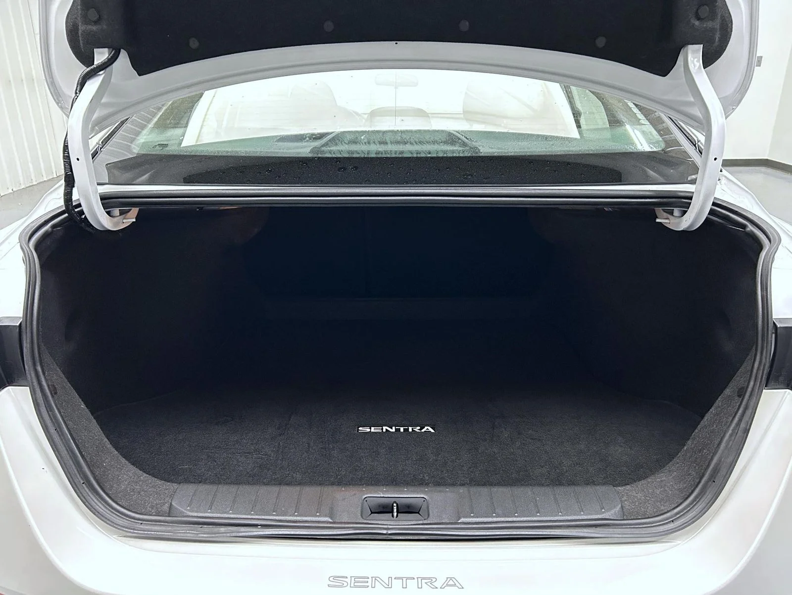 Used 2024 White Nissan SR image 21