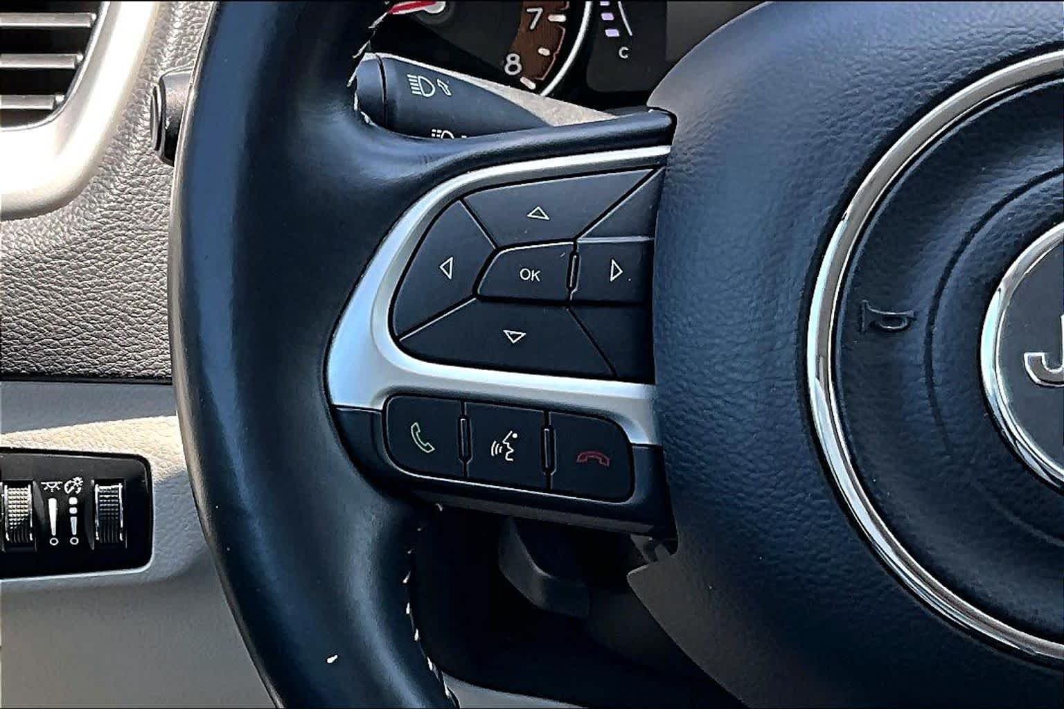 Used 2018 Laser Blue Pearlcoat Jeep Latitude image 23