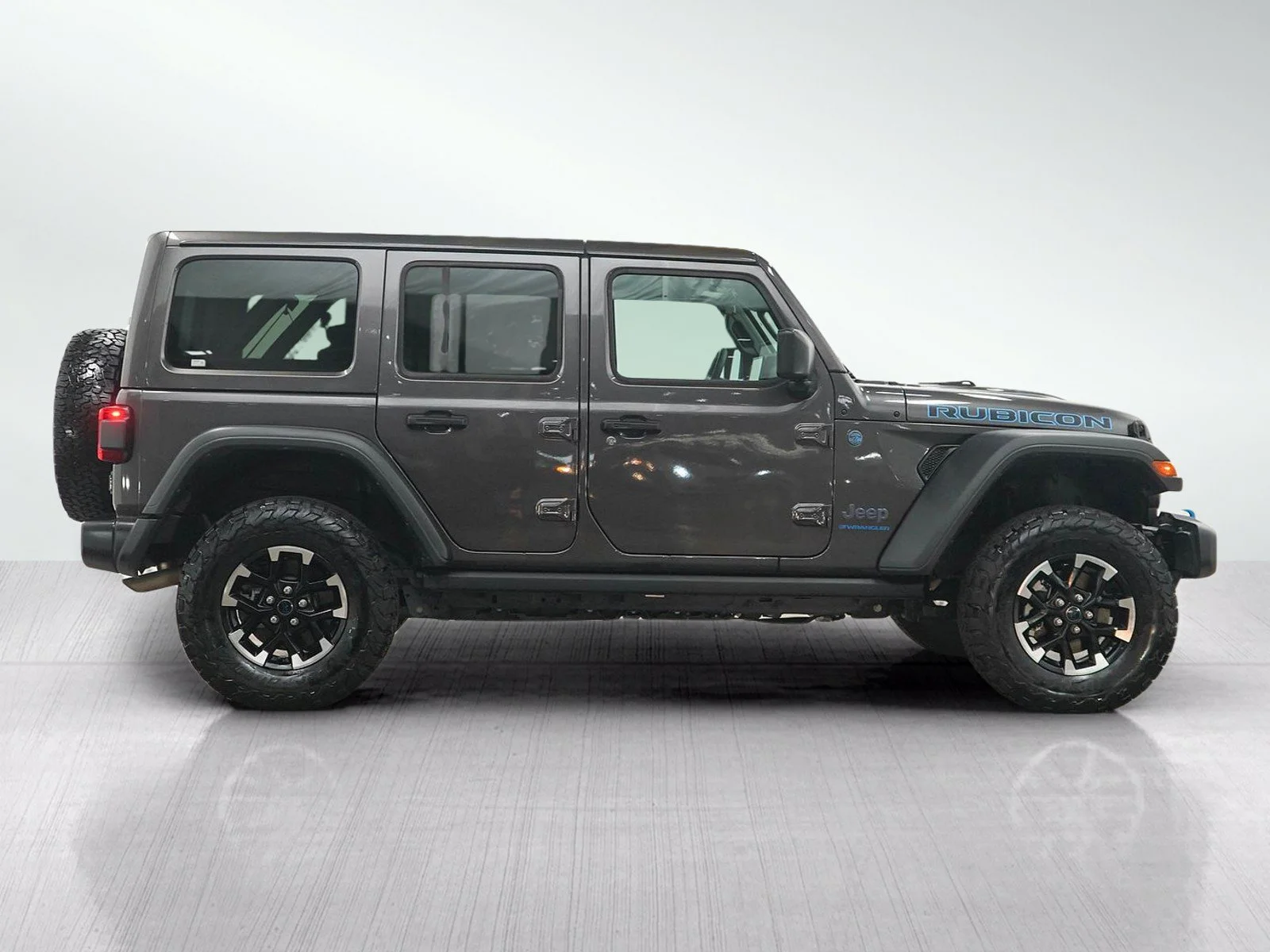 Used 2025 Granite Crystal Metallic Clearcoat Jeep Rubicon 4xe image 6