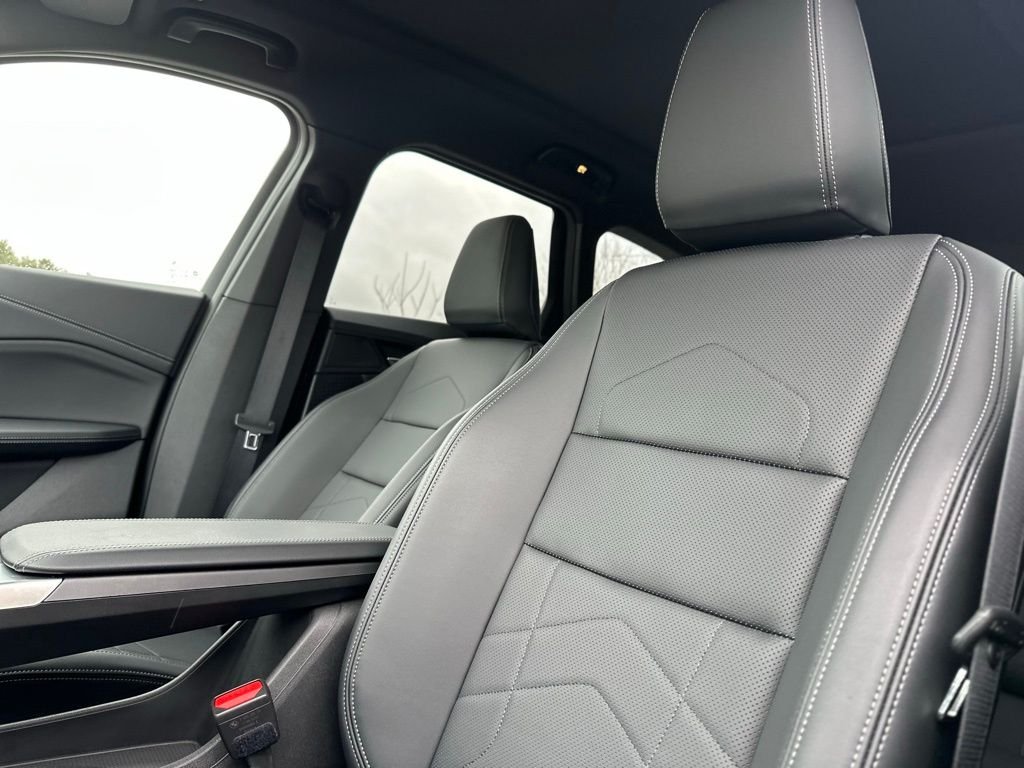 Used 2025 Black Sapphire Metallic BMW xDrive28i image 16