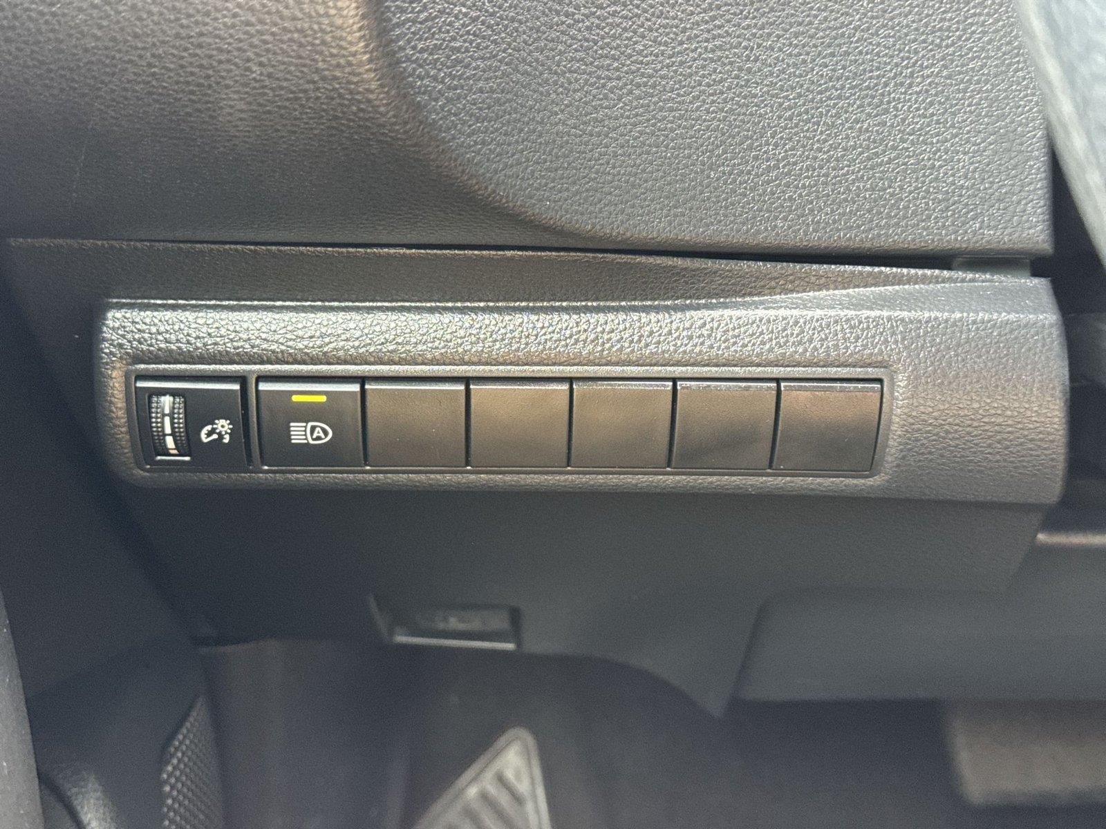 2021 Toyota Corolla LE - Photo 22