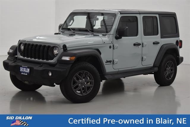 Used 2024 Earl Clearcoat Jeep Sport S image 1