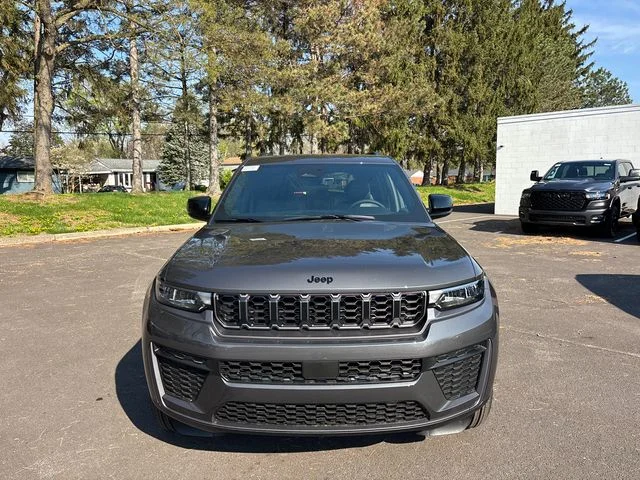 New 2026 Baltic Gray Metallic Clear-Coat Exterior Paint Jeep Altitude image 5