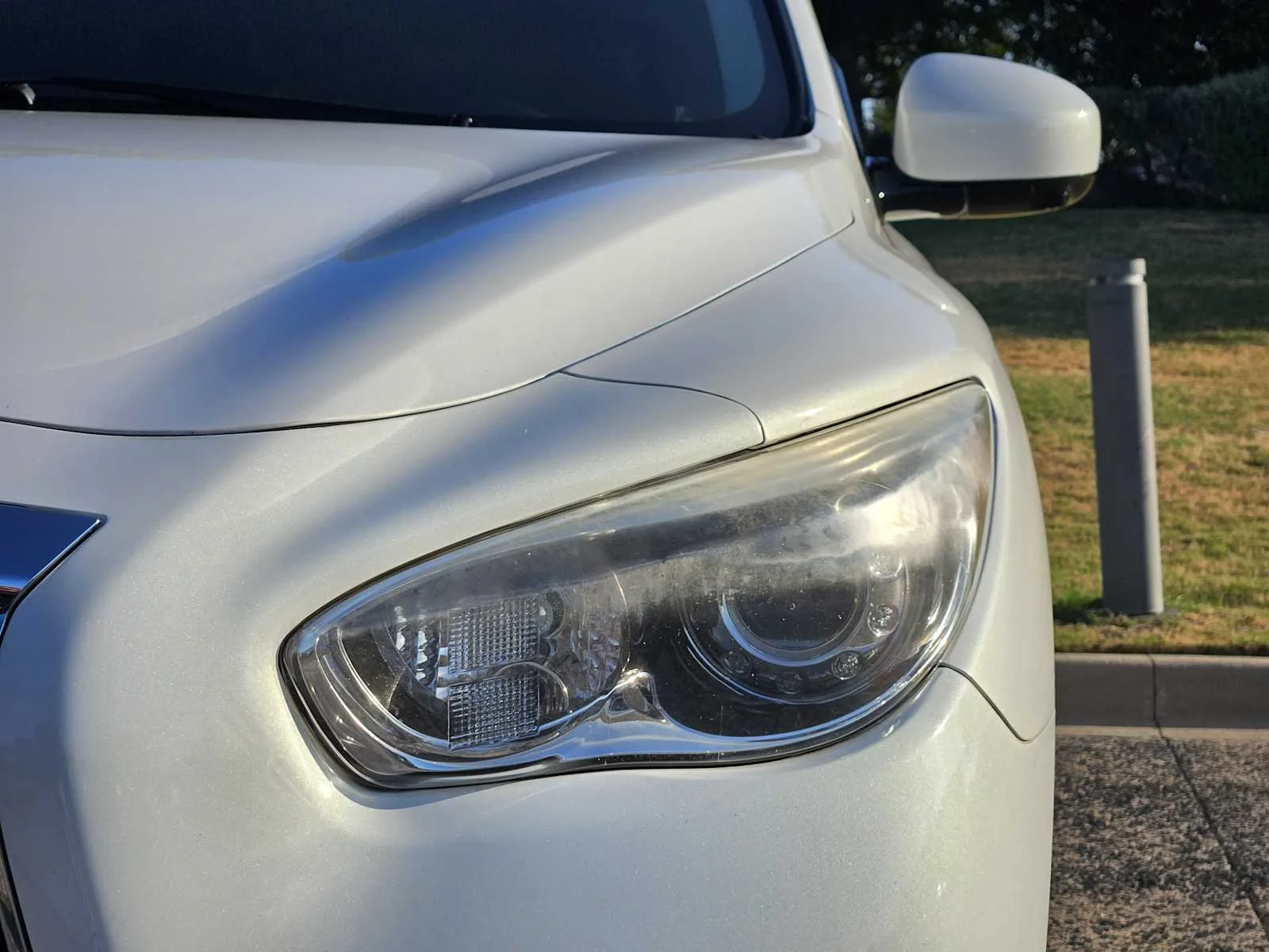 Used 2014 Moonlight White INFINITI  image 6