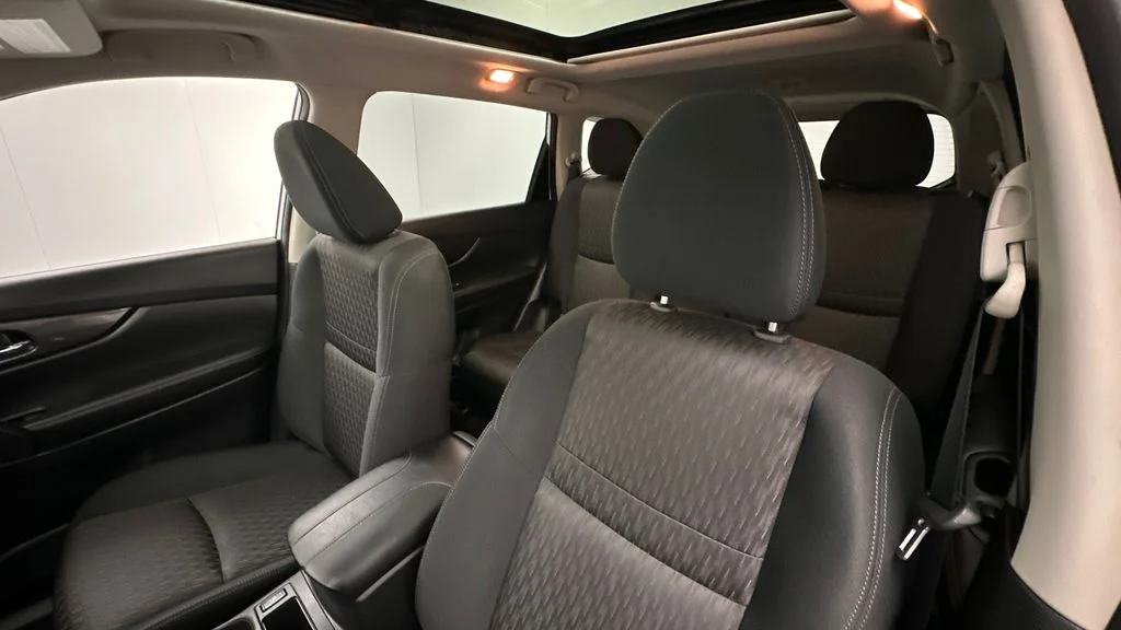 Used 2020 White Nissan SV image 9