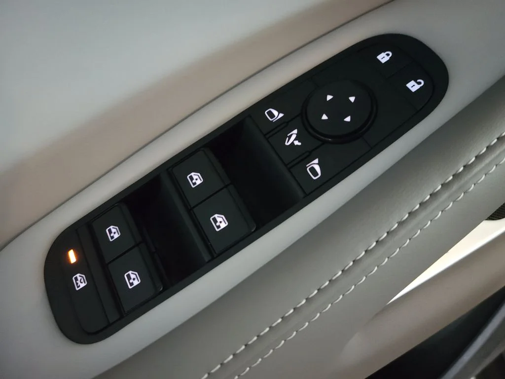 New 2027 HARBOR GRAY INFINITI Luxe FWD image 15