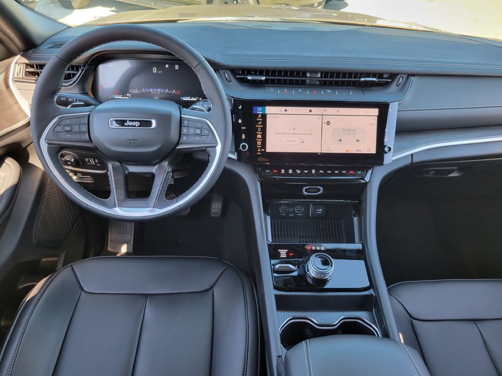 2027 Jeep Grand Cherokee photo 4
