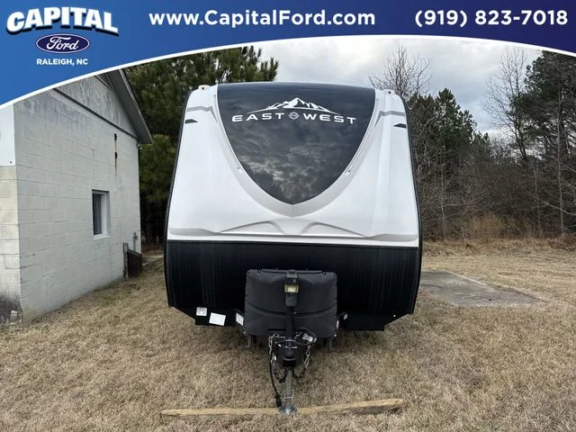 Used 2021  East to West CT 2810 KIK image 3
