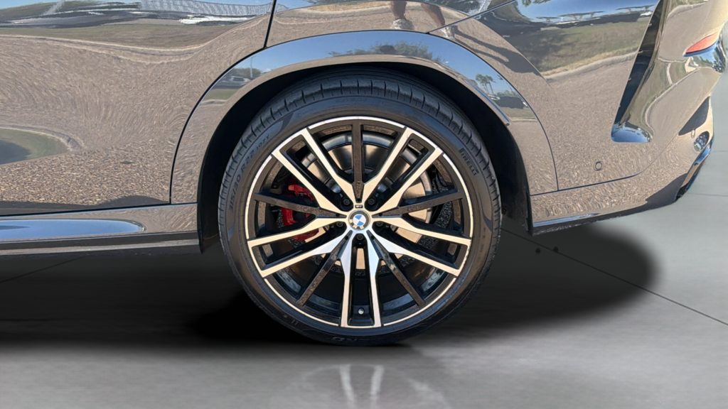Used 2025 Gray BMW M60i image 16