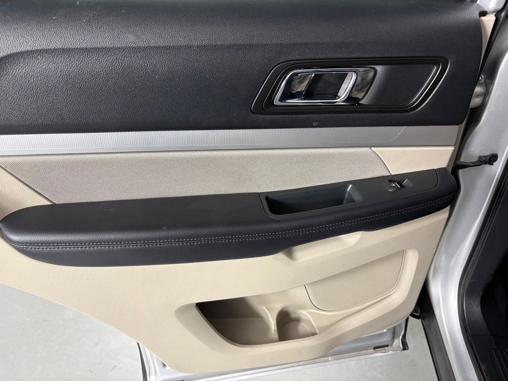 Used 2018 Silver Ford Base image 33