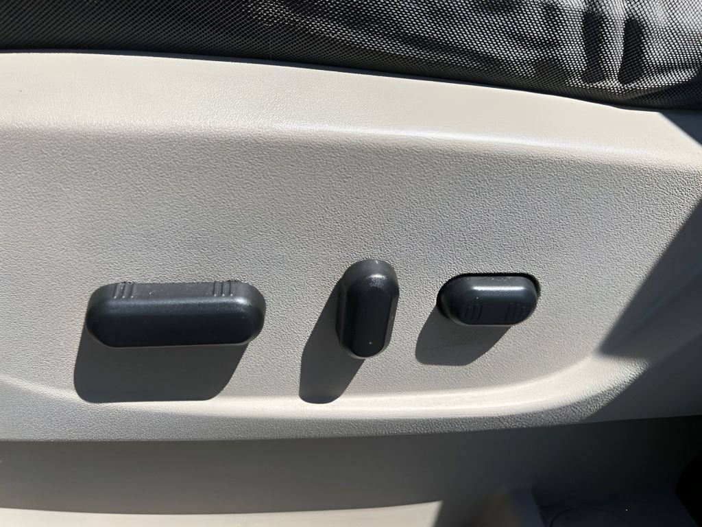 Used 2013 Ginger Ale Metallic Ford SE image 20