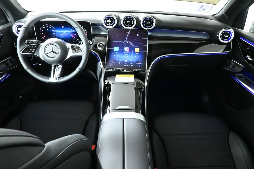 Used 2026  Mercedes-Benz GLC 300 image 4