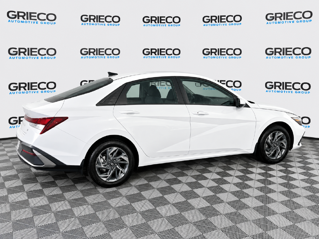 Used 2024 White Hyundai SEL image 2