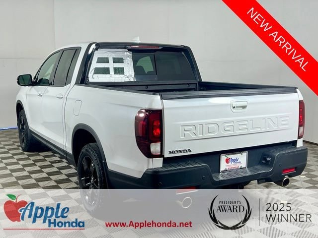 Used 2025 Platinum White Pearl Honda AWD BLACK EDITION image 39