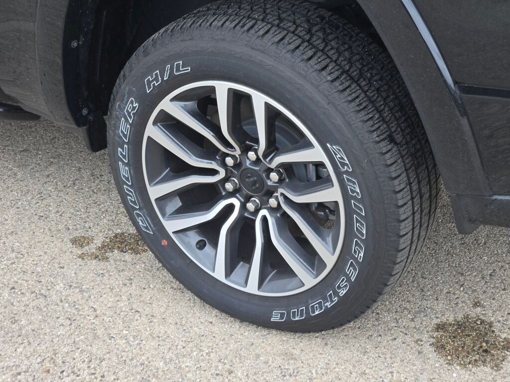 New 2026 Diamond Black Crystal Pearl-Coat Exterior Paint RAM Limited image 17