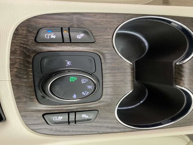 Used 2023 White GMC Denali image 28