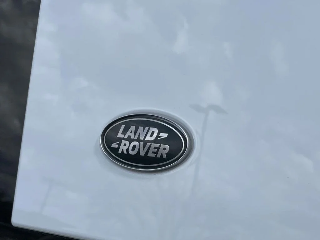 2024 Land Rover Defender X-Dynamic SE - Photo 17