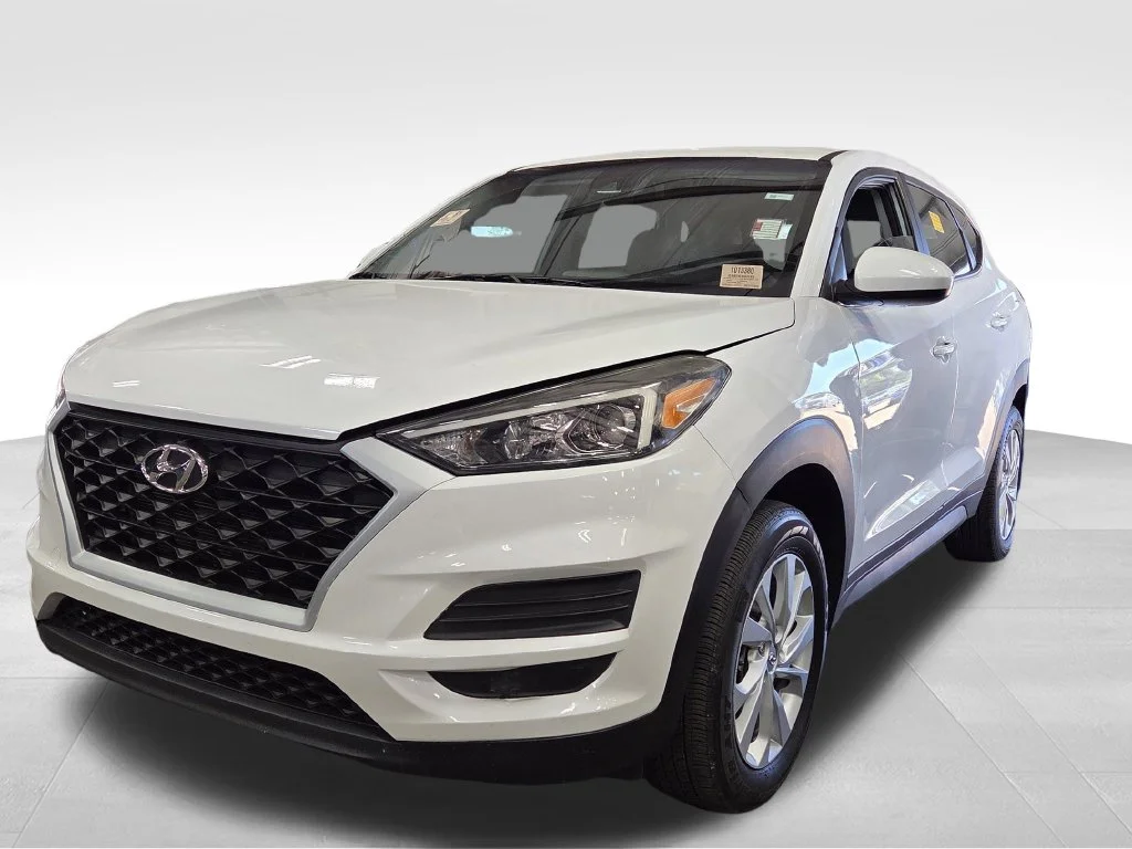 Used 2020 White Hyundai SE image 10
