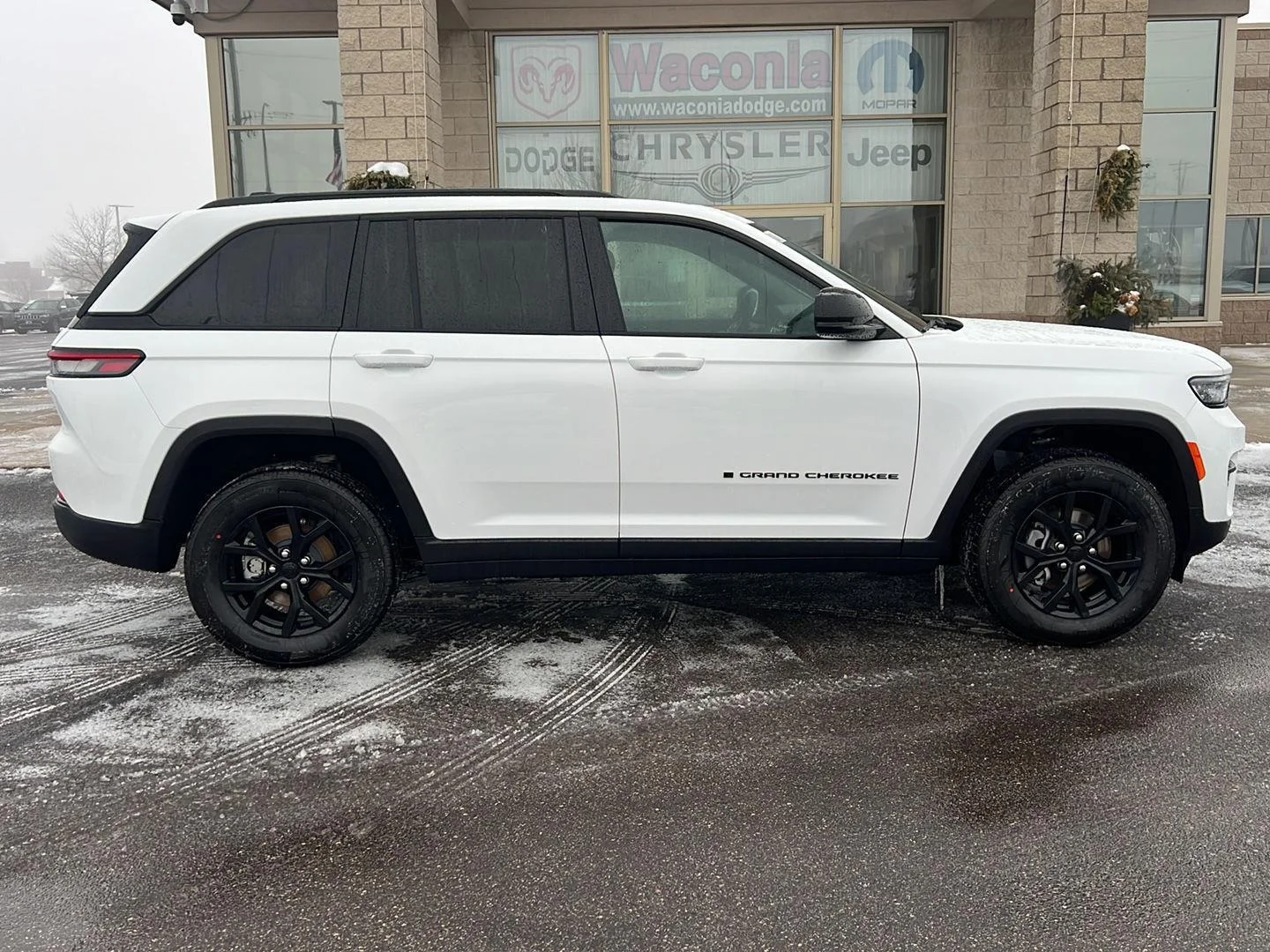 New 2025 Bright White Clearcoat Jeep Altitude X image 8