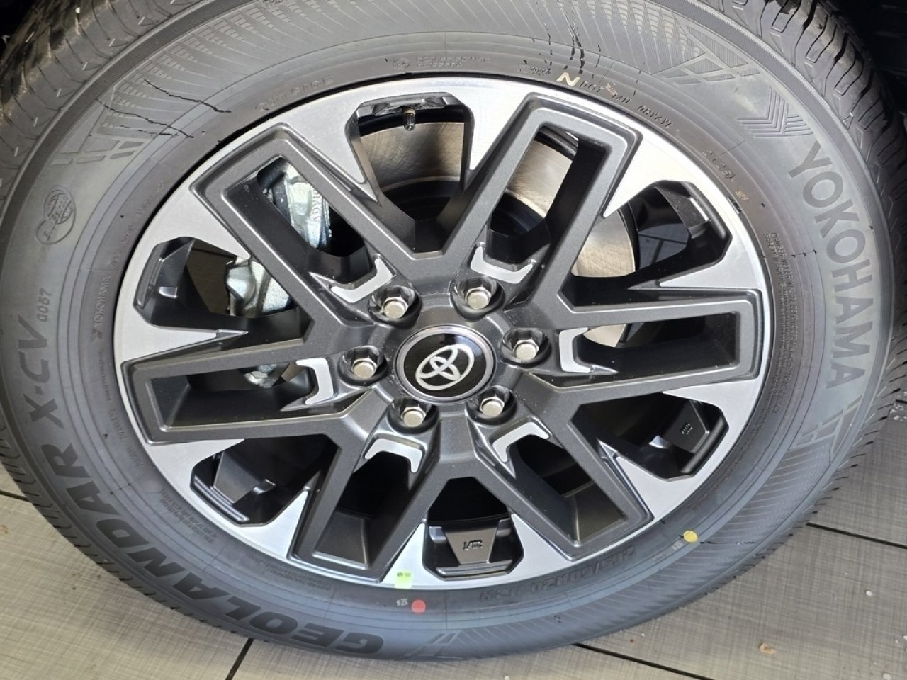 2026 Toyota Tundra Limited - Photo 10