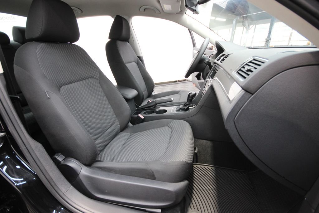 Used 2013 Black Volkswagen 2.5 S image 25