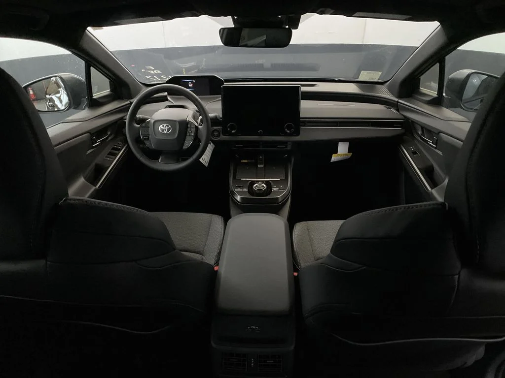 2026 Toyota bZ XLE - Photo 28