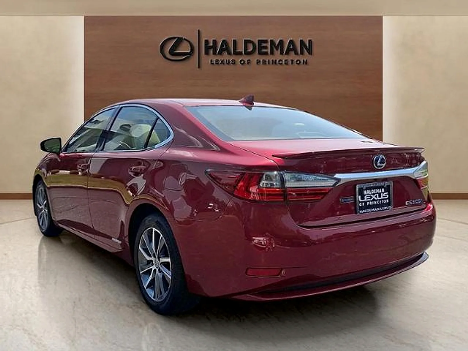 Used 2016 Matador Red Mica Lexus  image 4