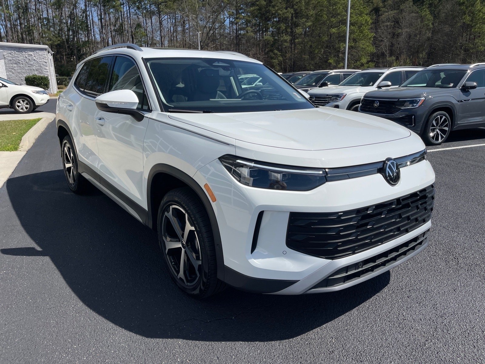 New 2026 Pure White 0q0q Volkswagen SE 4Motion image 3