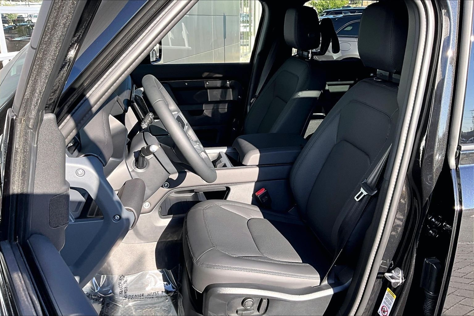 New 2026 Santorini Black LAND ROVER X-Dynamic SE image 9