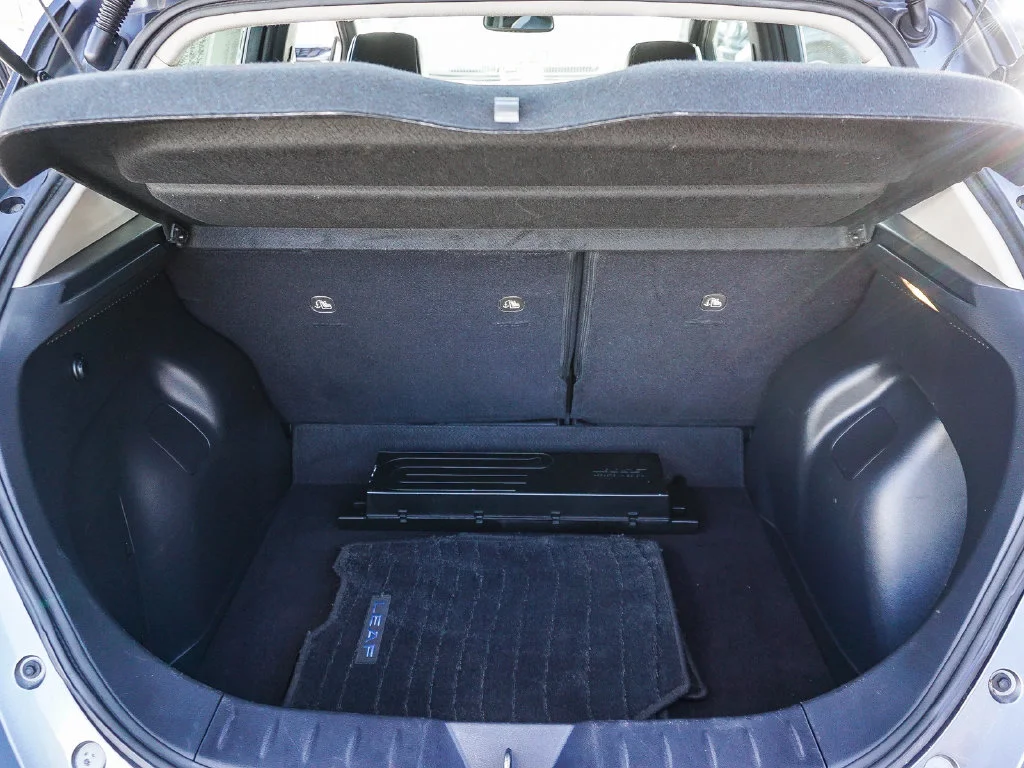 Used 2018 Gray Nissan SL image 25