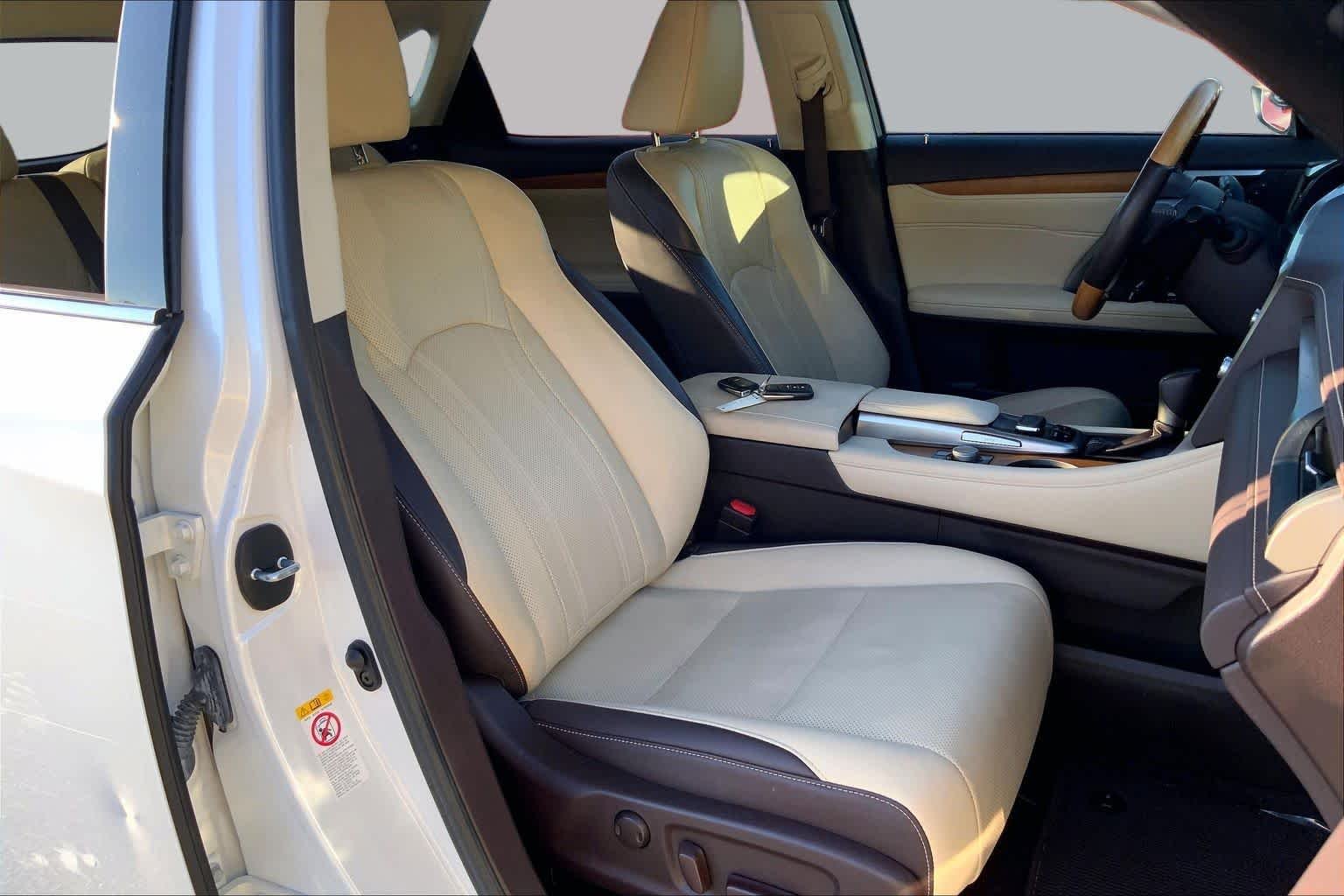 Used 2019 Eminent White Pearl Lexus  image 8