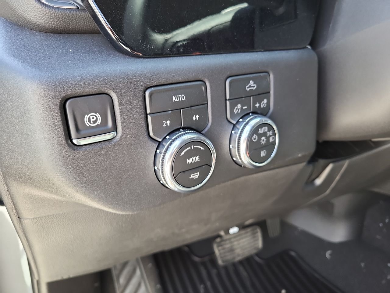 New 2026 Sterling Metallic GMC Elevation image 39
