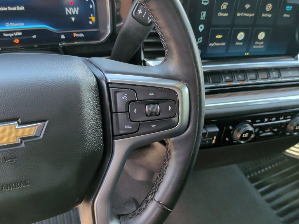 Used 2025 White Chevrolet LT image 18