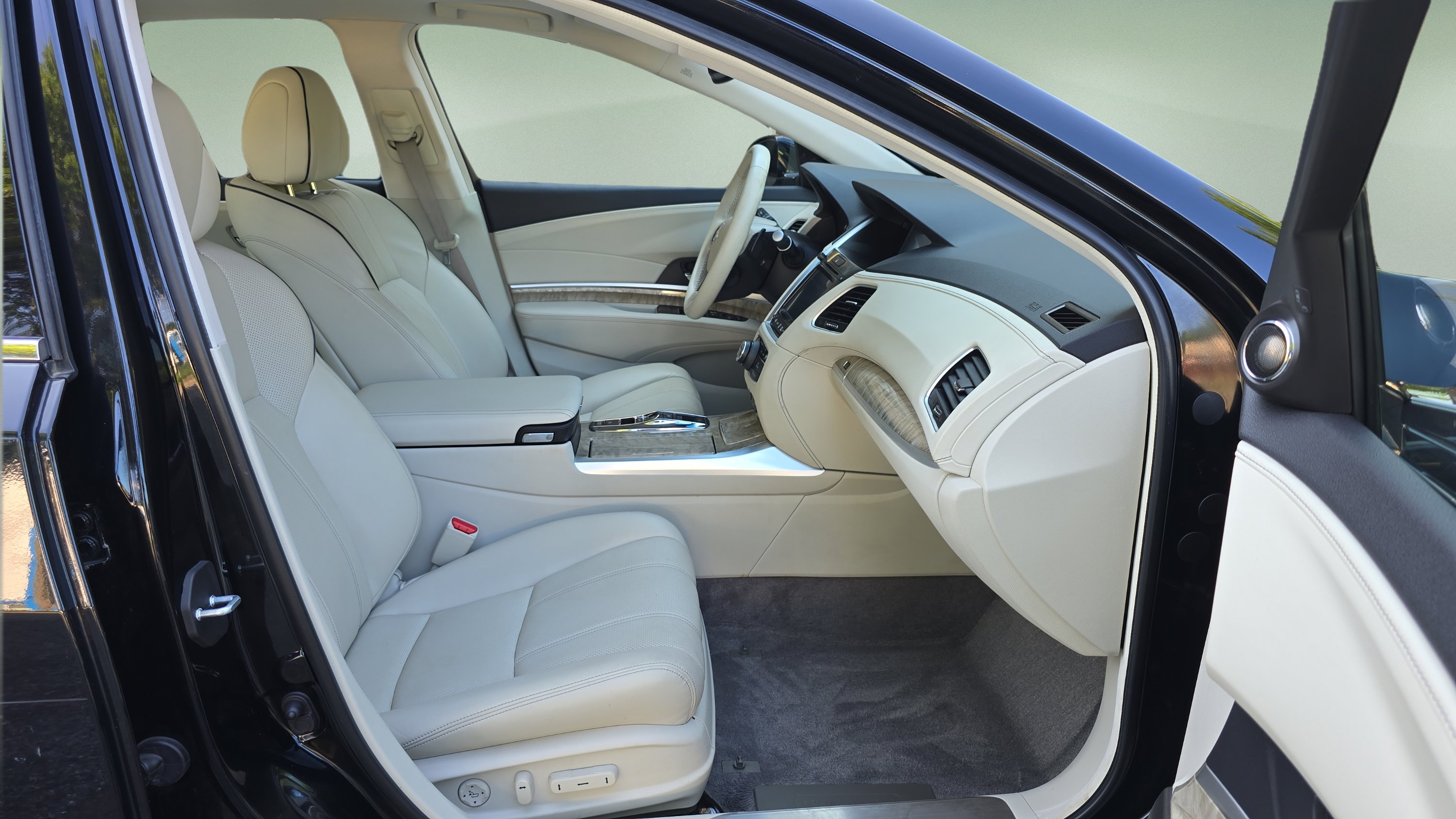 Used 2018 Black Acura SH-AWD Sport Hybrid w/Advance Pkg image 10