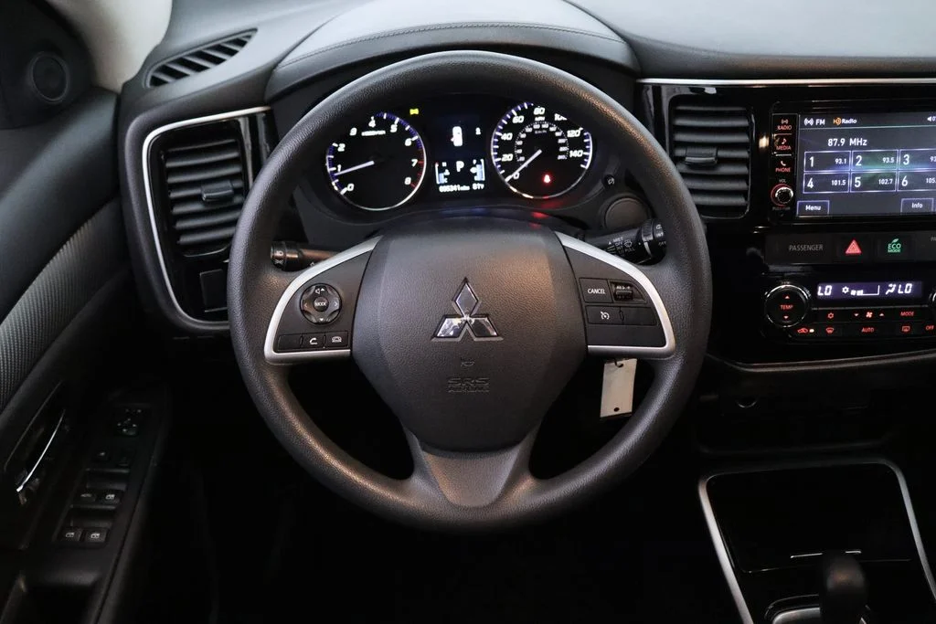 Used 2018 Black Mitsubishi ES image 21
