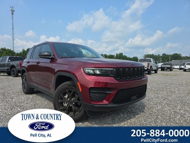 Used 2024 Red Jeep Altitude image 1