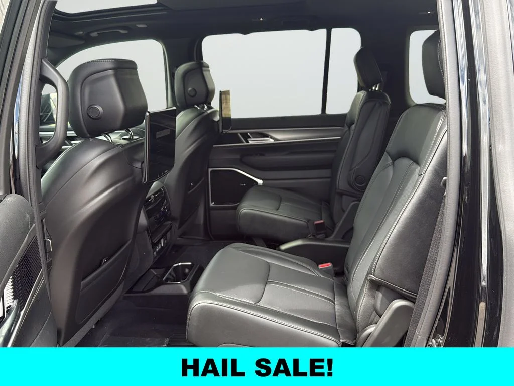 New 2026 High Gloss Black Exterior Paint Jeep Limited Reserve image 17