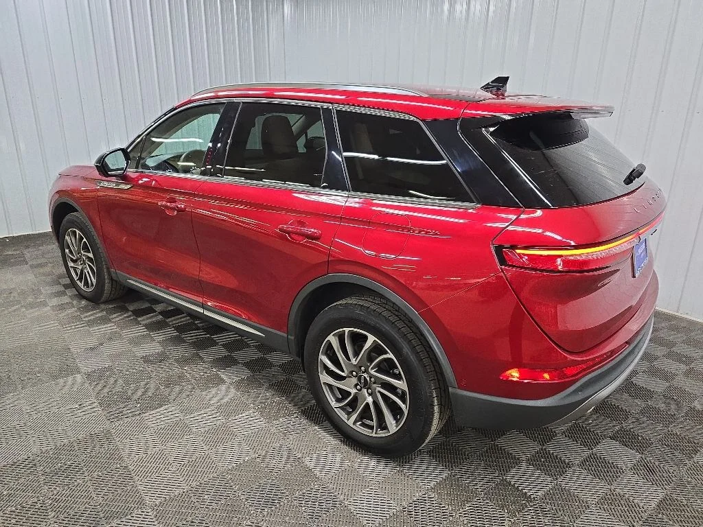 Used 2022 Red Lincoln Standard image 9